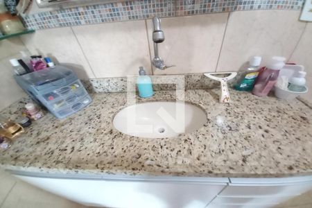 Casa à venda com 200m², 7 quartos e 8 vagasBanheiro da Suíte 2