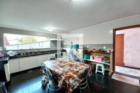 Casa à venda com 200m², 7 quartos e 8 vagasCozinha