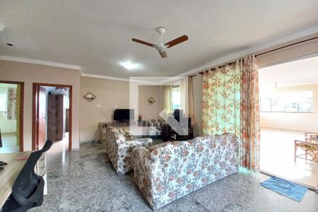 Casa à venda com 200m², 7 quartos e 8 vagasSala