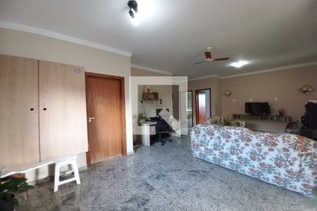 Sala de casa à venda com 7 quartos, 200m² em Jaqueline, Belo Horizonte