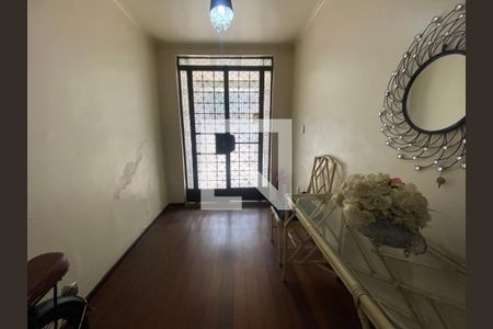 Apartamento para alugar com 230m², 3 quartos e sem vaga Apartamento para alugar com 230m², 3 quartos e sem vagaHall