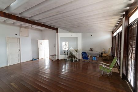 Apartamento para alugar com 230m², 3 quartos e sem vaga Apartamento para alugar com 230m², 3 quartos e sem vagaTerraço