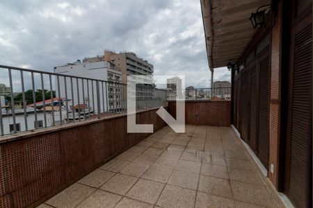 Apartamento para alugar com 230m², 3 quartos e sem vaga Apartamento para alugar com 230m², 3 quartos e sem vagaTerraço