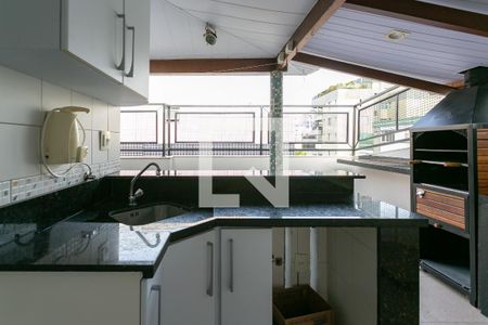 Apartamento à venda com 120m², 3 quartos e 2 vagas Apartamento à venda com 120m², 3 quartos e 2 vagasCozinha e Área de Serviço