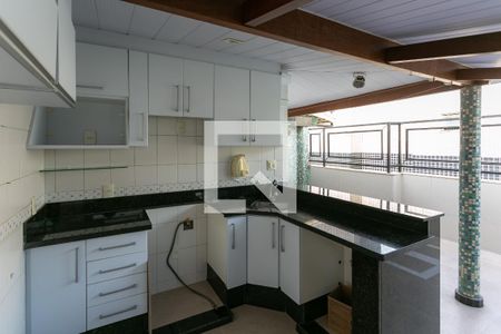 Apartamento à venda com 120m², 3 quartos e 2 vagas Apartamento à venda com 120m², 3 quartos e 2 vagasCozinha e Área de Serviço