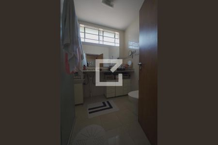 Casa à venda com 135m², 4 quartos e 2 vagasBanheiro