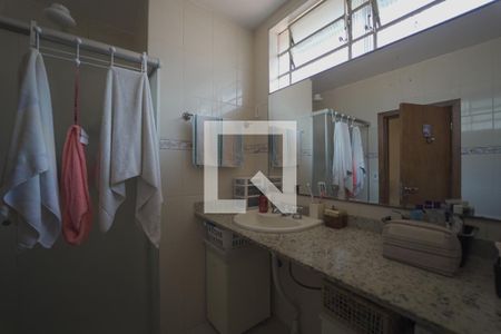 Casa à venda com 135m², 4 quartos e 2 vagasBanheiro