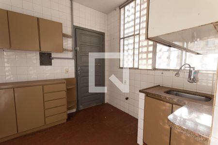 Apartamento à venda com 140m², 3 quartos e sem vaga Apartamento à venda com 140m², 3 quartos e sem vagaCozinha e Área de Serviço
