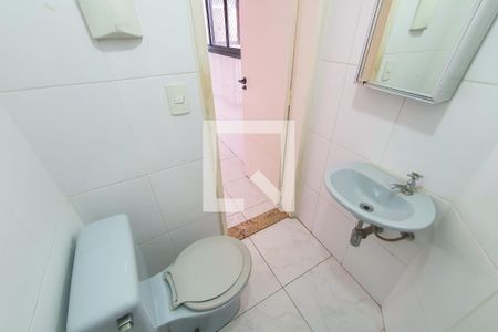 Apartamento para alugar com 70m², 3 quartos e 2 vagasBanheiro de Serviço