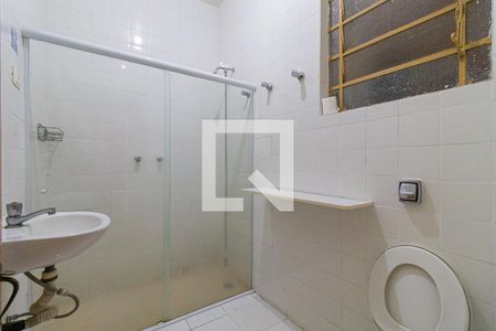 Banheiro de apartamento para alugar com 1 quarto, 64m² em Higienópolis, São Paulo