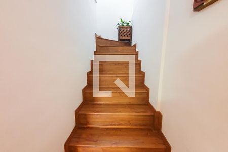 Casa à venda com 117m², 3 quartos e 2 vagasEscada