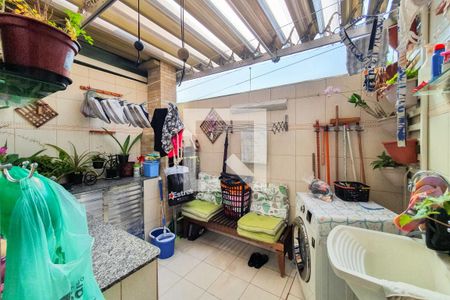 Casa à venda com 117m², 3 quartos e 2 vagasLavanderia