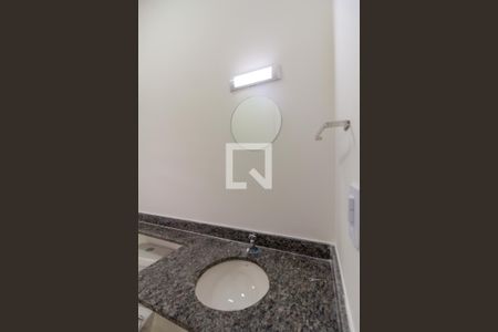Banheiro de kitnet/studio para alugar com 1 quarto, 24m² em Butantã, São Paulo