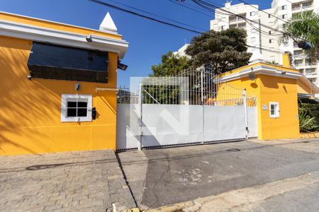 Casa de condomínio à venda com 260m², 4 quartos e 2 vagas Casa de condomínio à venda com 260m², 4 quartos e 2 vagasFachada