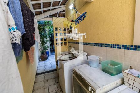 Casa de condomínio à venda com 260m², 4 quartos e 2 vagas Casa de condomínio à venda com 260m², 4 quartos e 2 vagasÁrea de Serviço