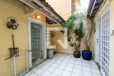 Casa de condomínio à venda com 260m², 4 quartos e 2 vagas Casa de condomínio à venda com 260m², 4 quartos e 2 vagasChurrasqueira