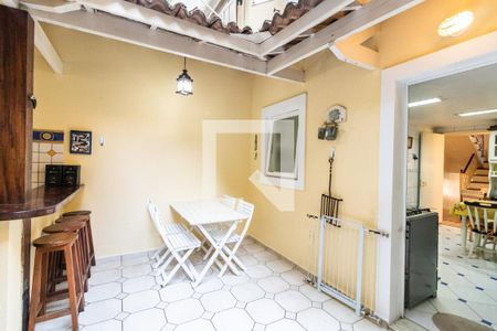 Casa de condomínio à venda com 260m², 4 quartos e 2 vagas Casa de condomínio à venda com 260m², 4 quartos e 2 vagasQuintal