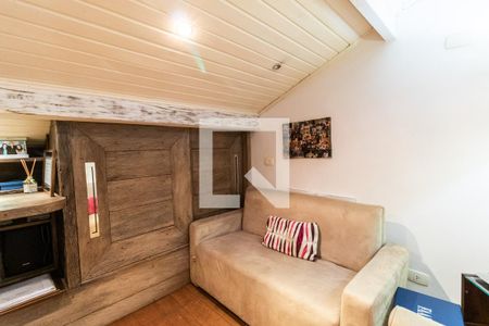 Casa de condomínio à venda com 260m², 4 quartos e 2 vagas Casa de condomínio à venda com 260m², 4 quartos e 2 vagasSotão 1