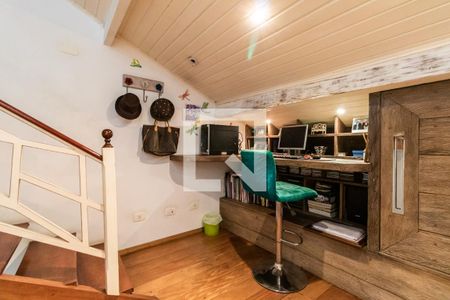 Casa de condomínio à venda com 260m², 4 quartos e 2 vagas Casa de condomínio à venda com 260m², 4 quartos e 2 vagasSotão 1