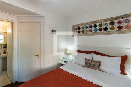 Casa de condomínio à venda com 260m², 4 quartos e 2 vagas Casa de condomínio à venda com 260m², 4 quartos e 2 vagasSuite