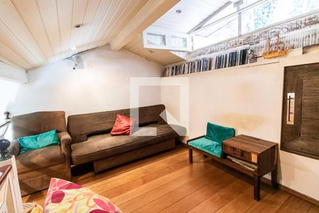 Casa de condomínio à venda com 260m², 4 quartos e 2 vagas Casa de condomínio à venda com 260m², 4 quartos e 2 vagasSotão 2