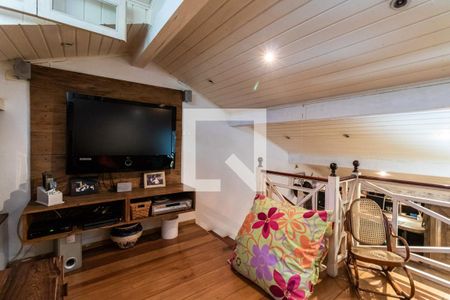 Casa de condomínio à venda com 260m², 4 quartos e 2 vagas Casa de condomínio à venda com 260m², 4 quartos e 2 vagasSotão 2