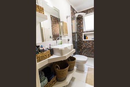 Casa de condomínio à venda com 260m², 4 quartos e 2 vagas Casa de condomínio à venda com 260m², 4 quartos e 2 vagasBanheiro