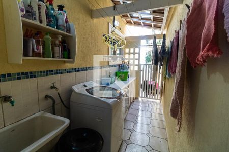 Casa de condomínio à venda com 260m², 4 quartos e 2 vagas Casa de condomínio à venda com 260m², 4 quartos e 2 vagasÁrea de Serviço