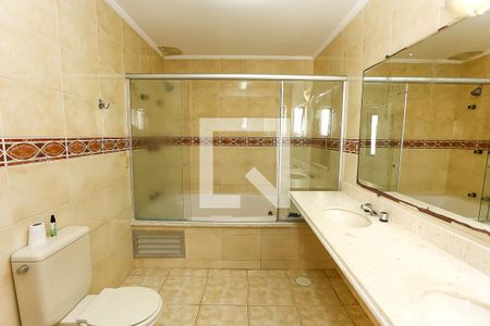 Casa à venda com 580m², 4 quartos e 5 vagas Casa à venda com 580m², 4 quartos e 5 vagasBanheiro da Suíte 1