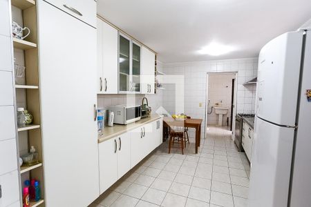 Casa à venda com 580m², 4 quartos e 5 vagas Casa à venda com 580m², 4 quartos e 5 vagascozinha