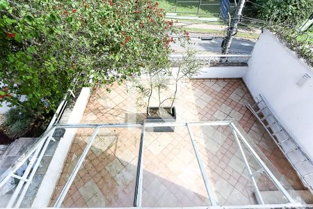 Casa à venda com 580m², 4 quartos e 5 vagas Casa à venda com 580m², 4 quartos e 5 vagasvista