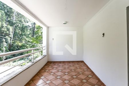 Casa à venda com 580m², 4 quartos e 5 vagas Casa à venda com 580m², 4 quartos e 5 vagas Suíte 1 varanda