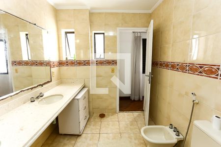 Casa à venda com 580m², 4 quartos e 5 vagas Casa à venda com 580m², 4 quartos e 5 vagasBanheiro da Suíte 1