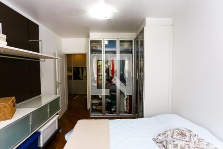 Casa à venda com 580m², 4 quartos e 5 vagas Casa à venda com 580m², 4 quartos e 5 vagasSuíte 4