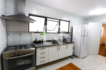 Casa à venda com 580m², 4 quartos e 5 vagas Casa à venda com 580m², 4 quartos e 5 vagascozinha