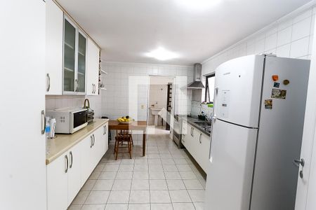 Casa à venda com 580m², 4 quartos e 5 vagas Casa à venda com 580m², 4 quartos e 5 vagascozinha