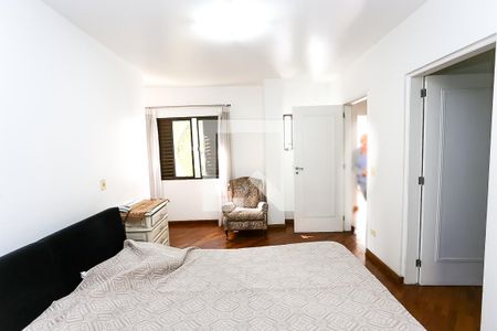 Casa à venda com 580m², 4 quartos e 5 vagas Casa à venda com 580m², 4 quartos e 5 vagasSuíte 1