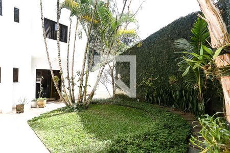 Casa à venda com 580m², 4 quartos e 5 vagas Casa à venda com 580m², 4 quartos e 5 vagasQuintal jardim