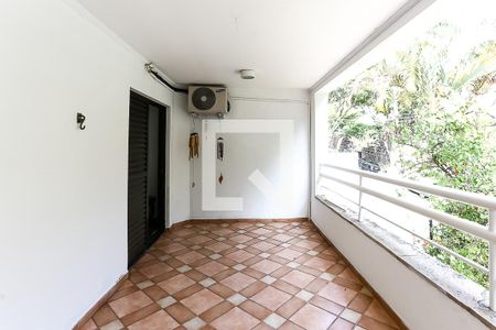 Casa à venda com 580m², 4 quartos e 5 vagas Casa à venda com 580m², 4 quartos e 5 vagas Suíte 1 varanda