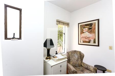 Casa à venda com 580m², 4 quartos e 5 vagas Casa à venda com 580m², 4 quartos e 5 vagasEscritório