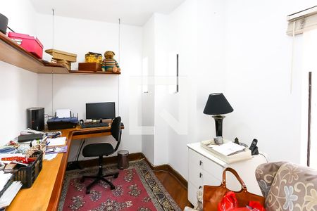 Casa à venda com 580m², 4 quartos e 5 vagas Casa à venda com 580m², 4 quartos e 5 vagasEscritório