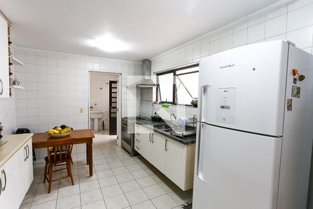 Casa à venda com 580m², 4 quartos e 5 vagas Casa à venda com 580m², 4 quartos e 5 vagascozinha