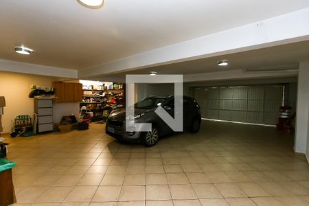 Casa à venda com 580m², 4 quartos e 5 vagas Casa à venda com 580m², 4 quartos e 5 vagasGaragem