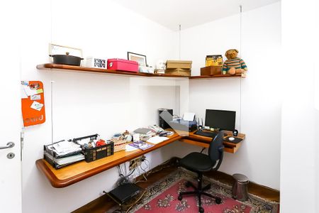 Casa à venda com 580m², 4 quartos e 5 vagas Casa à venda com 580m², 4 quartos e 5 vagasEscritório