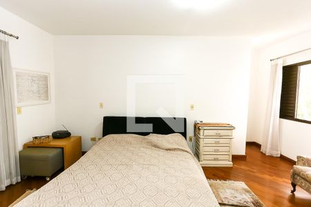 Casa à venda com 580m², 4 quartos e 5 vagas Casa à venda com 580m², 4 quartos e 5 vagassuíte 1