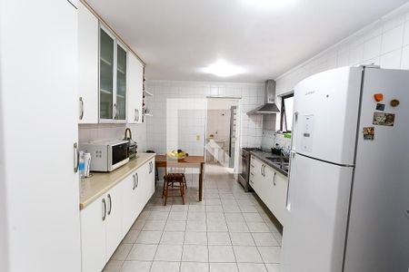 Casa à venda com 580m², 4 quartos e 5 vagas Casa à venda com 580m², 4 quartos e 5 vagascozinha