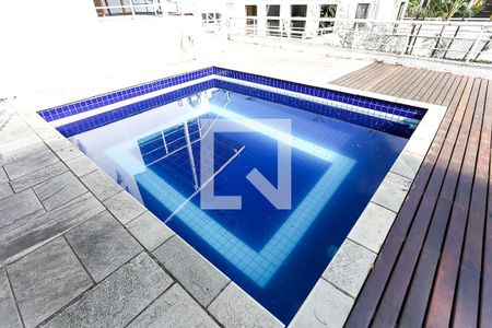 Casa à venda com 580m², 4 quartos e 5 vagas Casa à venda com 580m², 4 quartos e 5 vagasÁrea comum - Piscina