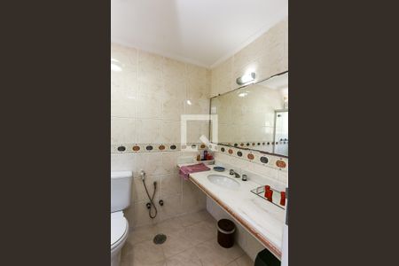 Casa à venda com 580m², 4 quartos e 5 vagas Casa à venda com 580m², 4 quartos e 5 vagasBanheiro da Suíte 4