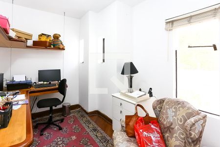 Casa à venda com 580m², 4 quartos e 5 vagas Casa à venda com 580m², 4 quartos e 5 vagasEscritório