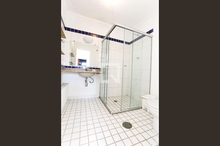 Casa à venda com 580m², 4 quartos e 5 vagas Casa à venda com 580m², 4 quartos e 5 vagasBanheiro